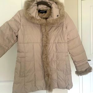 Ellen Tracy down jacket in beige!